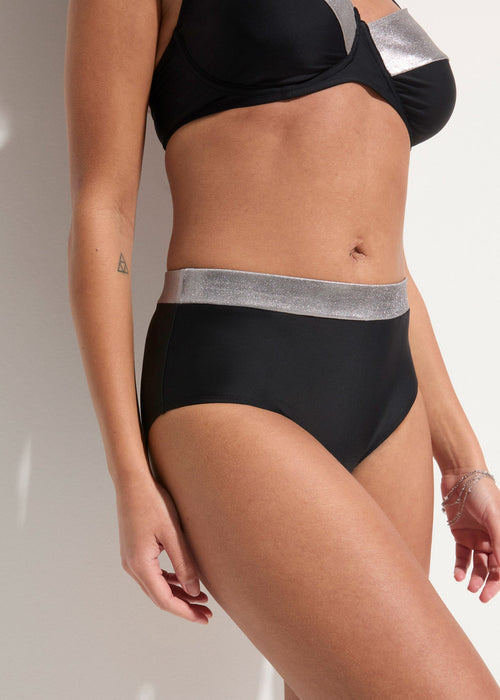 Ekskluzivni dvodijelni bikini kupaći kostim za smanjivanje grudi od recikliranog poliamida