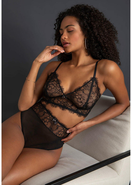 Bralette top i visoke tanga gaćice s rupom
