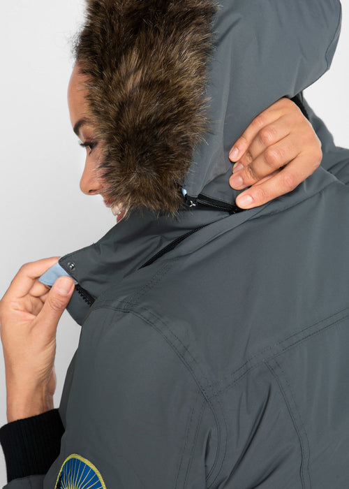 Funkcionalna outdoor duga jakna s kapuljačom