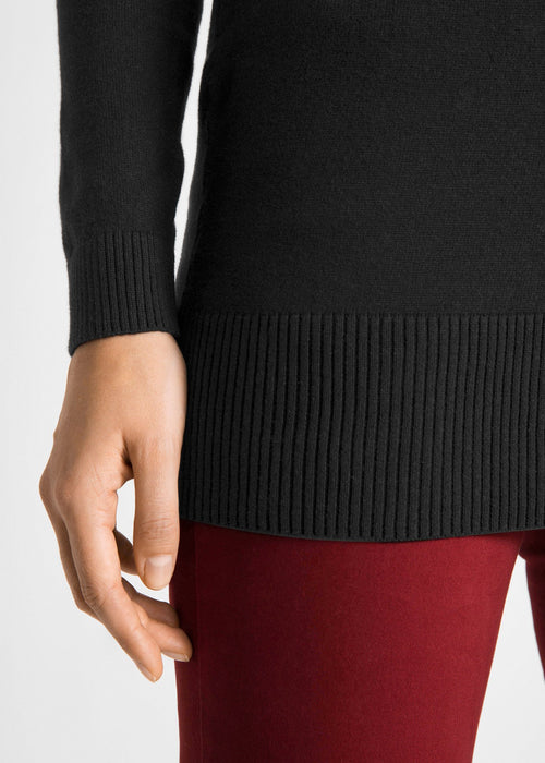 Klasičan dugi pulover s V izrezom