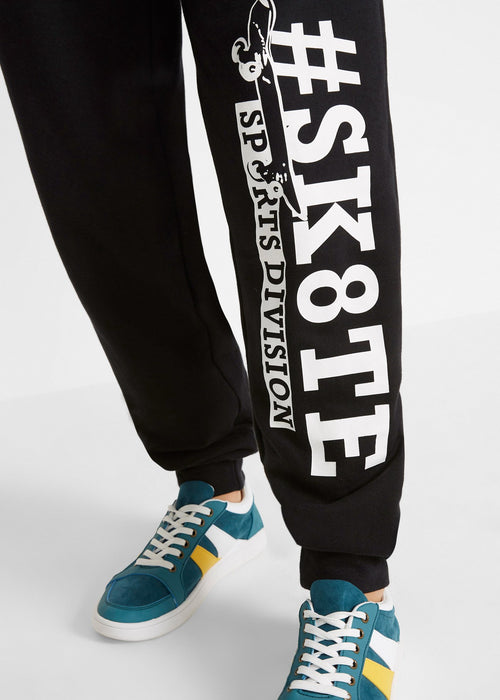 Ležerno sportske hlače s cool printom