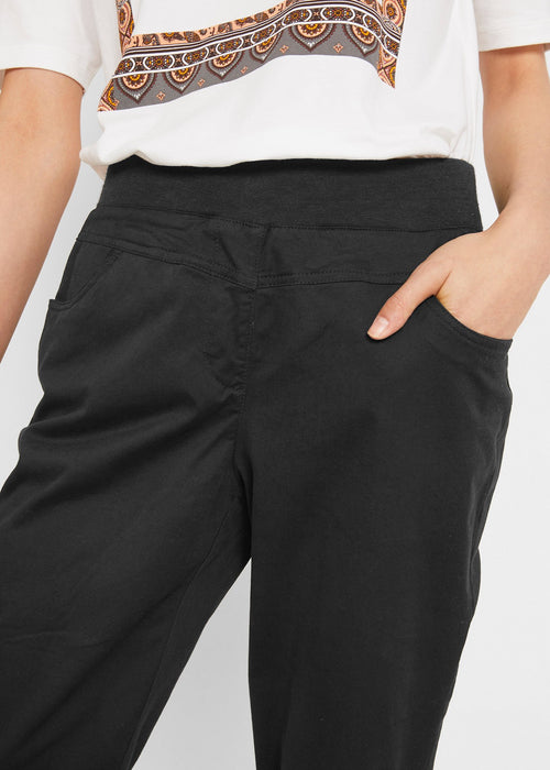 Capri hlače s udobnim strukom i naborima
