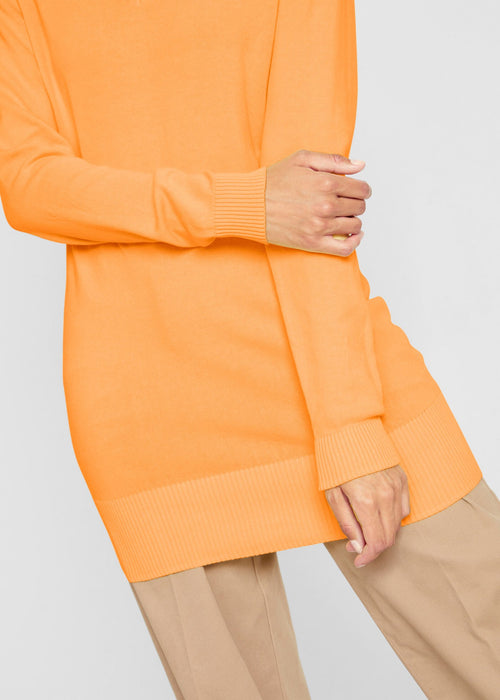 Klasičan dugi pulover s V izrezom