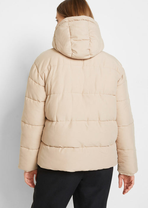 Pernata prošivena jakna s kapuljačom od recikliranog poliestera
