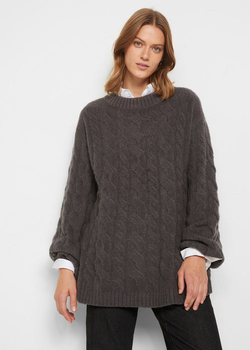 Oversize pulover s pletenicama