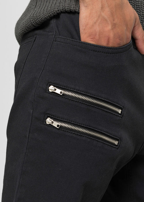 Klasične stretch hlače s ukrasnim džepovima s patentnim zatvaračem i uskim rubom