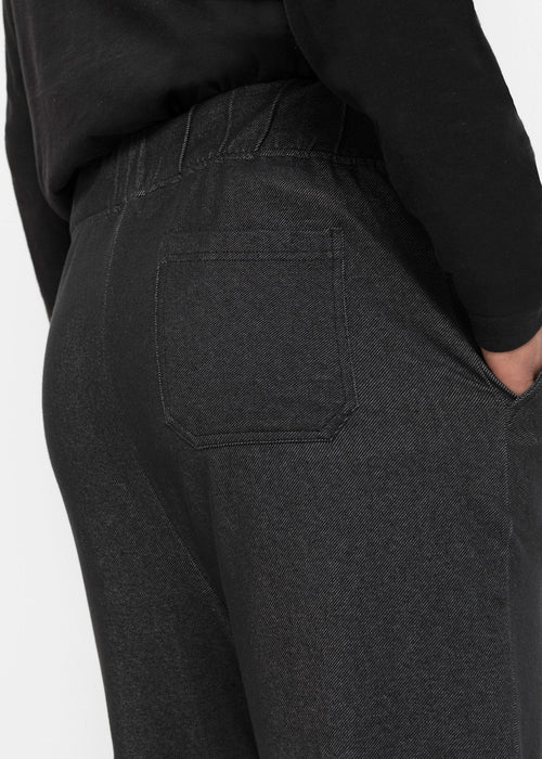 Ležerne hlače u izgledu trapera s cargo džepovima