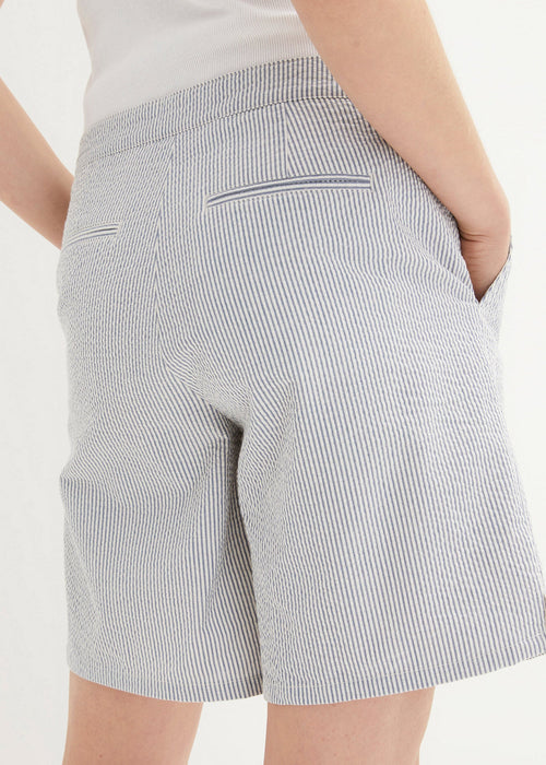 Prugaste kratke hlače od nagužvanog materijala s podesivim udobnim strukom