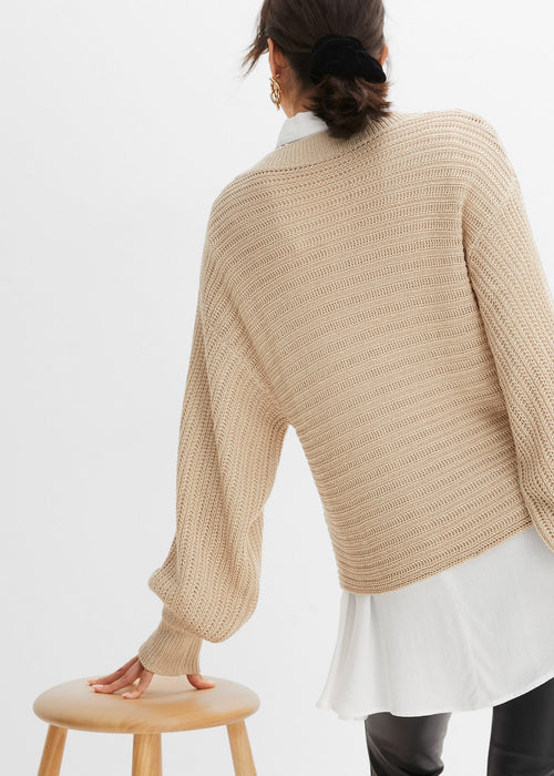 Pleteni pulover oversize kroja s rupičastim uzorkom