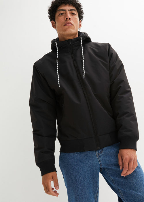 Zimska jakna s kapuljačom i recikliranim poliesterom