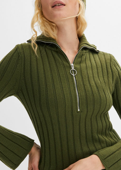 Rebrasti pulover s visokim ovratnikom s patentnim zatvaračem