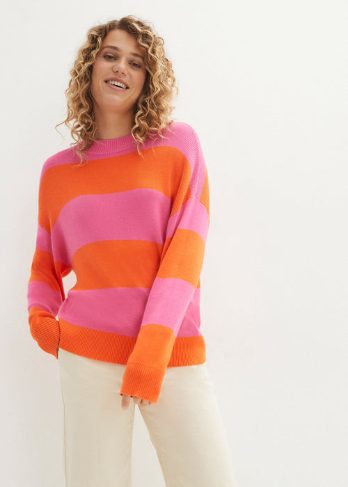 Fino pleteni pulover s okruglim izrezom i kontrastnim prugama