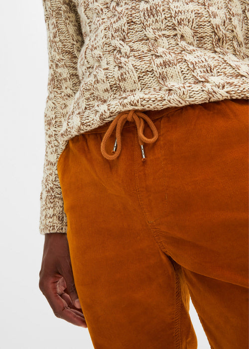 Klasične hlače od samta bez kopčanja lagano kraćeg ravnog kroja