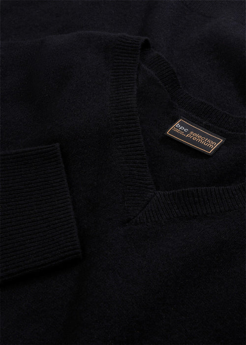 Vuneni pulover s udjelom kašmira prema Good Cashmere Standard®-u s V izrezom iz kolekcije Premium