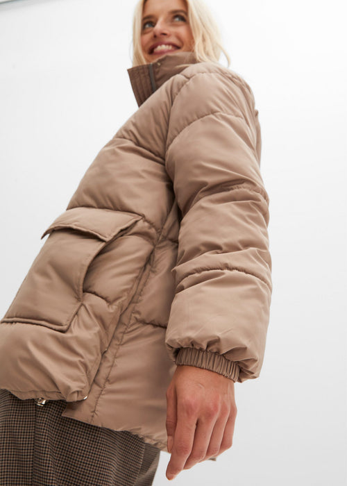 Prošivena jakna od recikliranog poliestera s odvojivom kapuljačom podstavljena vatom