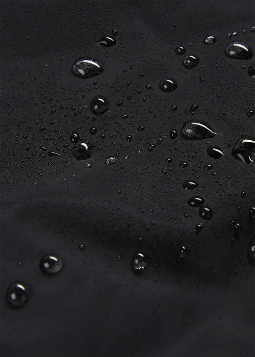 Kišni kaput midi dužine od vodonepropusnog materijala podstavljen vatom