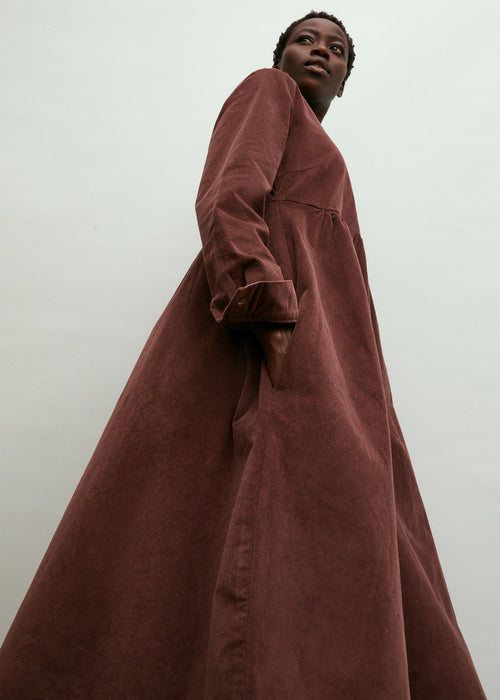 Pamučna haljina od samta s kopčanjem na gumbe A kroja u dužini do koljena