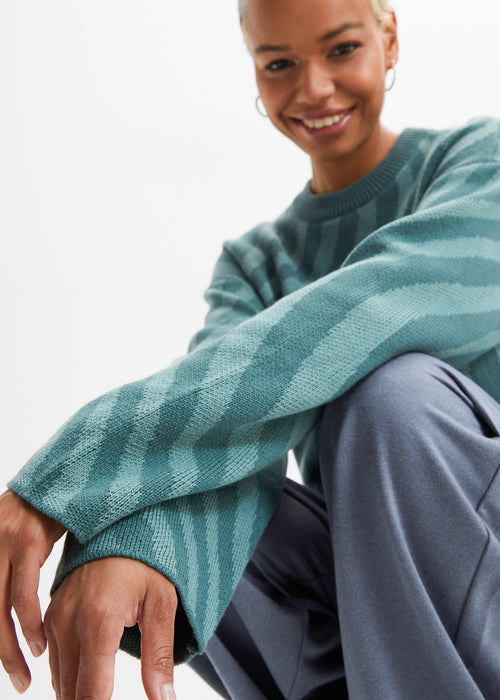 Pleteni pulover s valovitim uzorkom