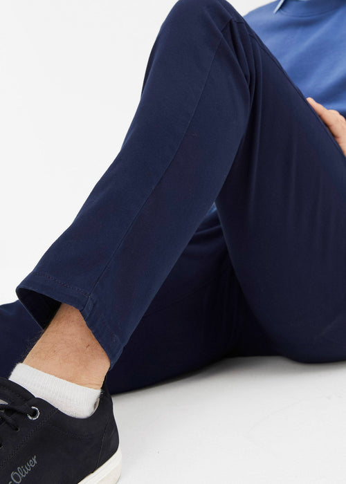 Klasične stretch chino hlače s naborima u struku ravnog kroja